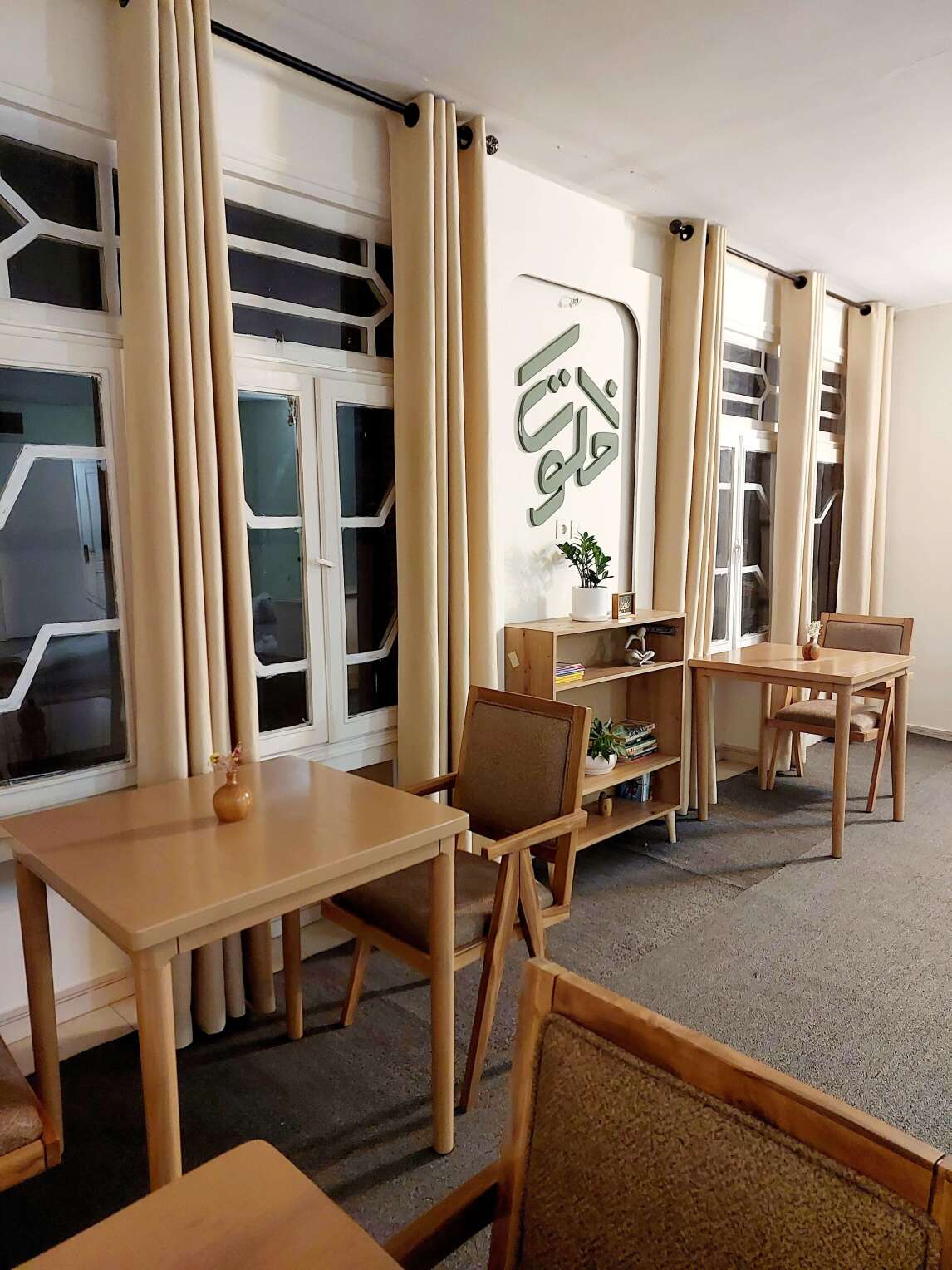 فضای عمومی پنجره